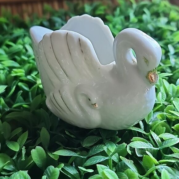 Vintage Dainty Swan Mama & Baby With Gold Tone Accent Coquette - Picture 1 of 10
